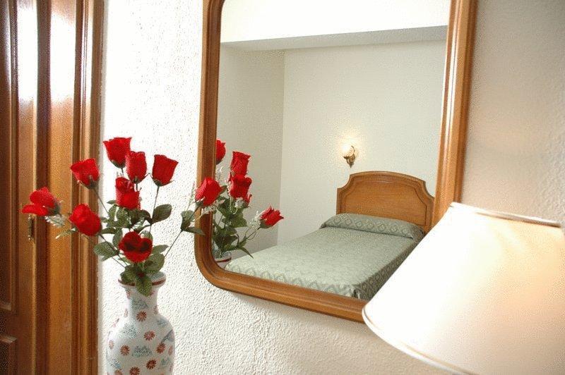Senorial Hotel Madrid Phòng bức ảnh